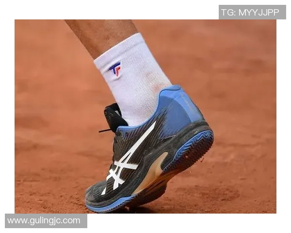 网球装备选购指南：如何选择舒适耐用的球袜提升比赛表现